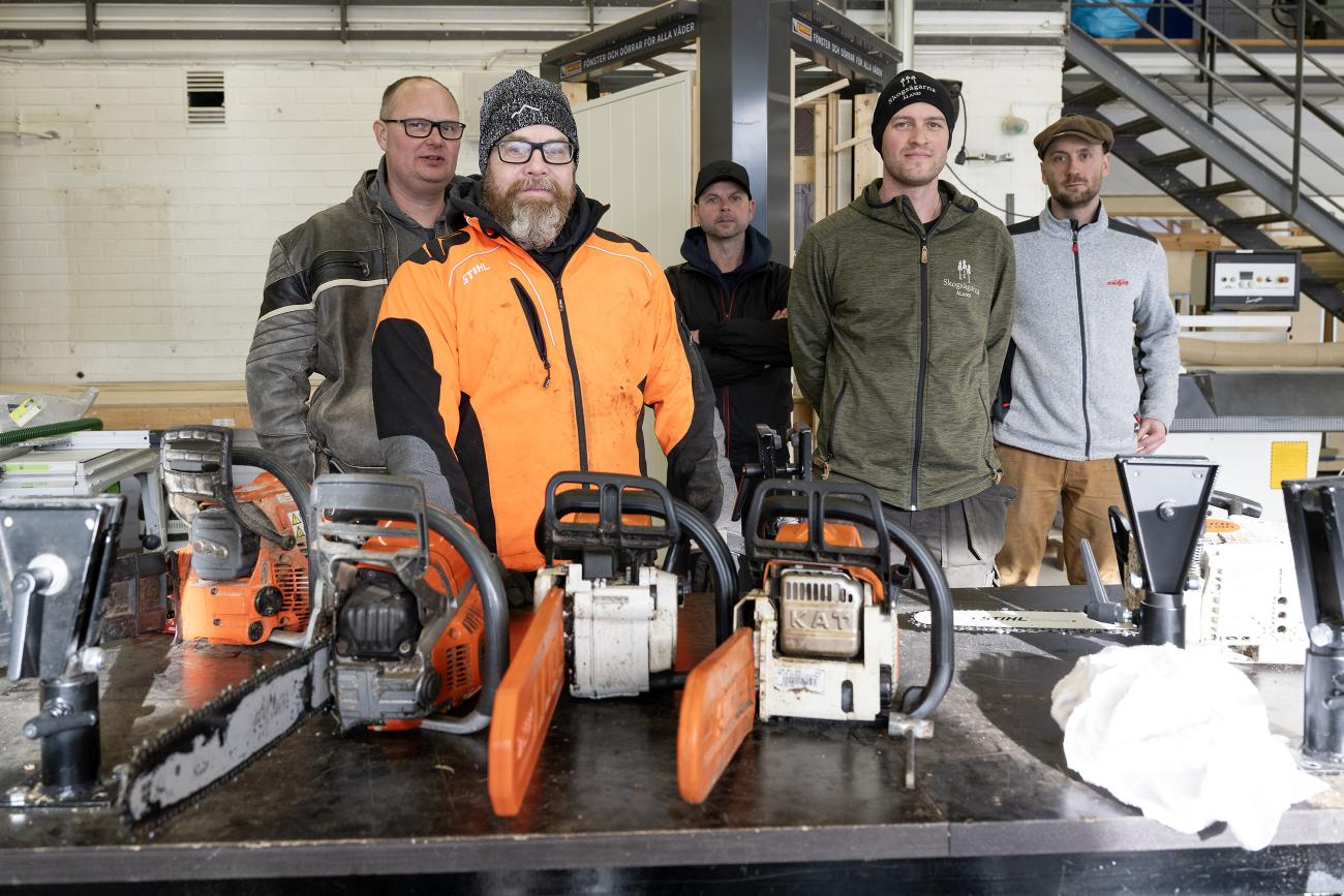 Johan Rosenberg, Jonas Karlsson, Karl-Johan Jansson, Robert Hellgren och Andreas Söderlund deltog i motorsågskursen.