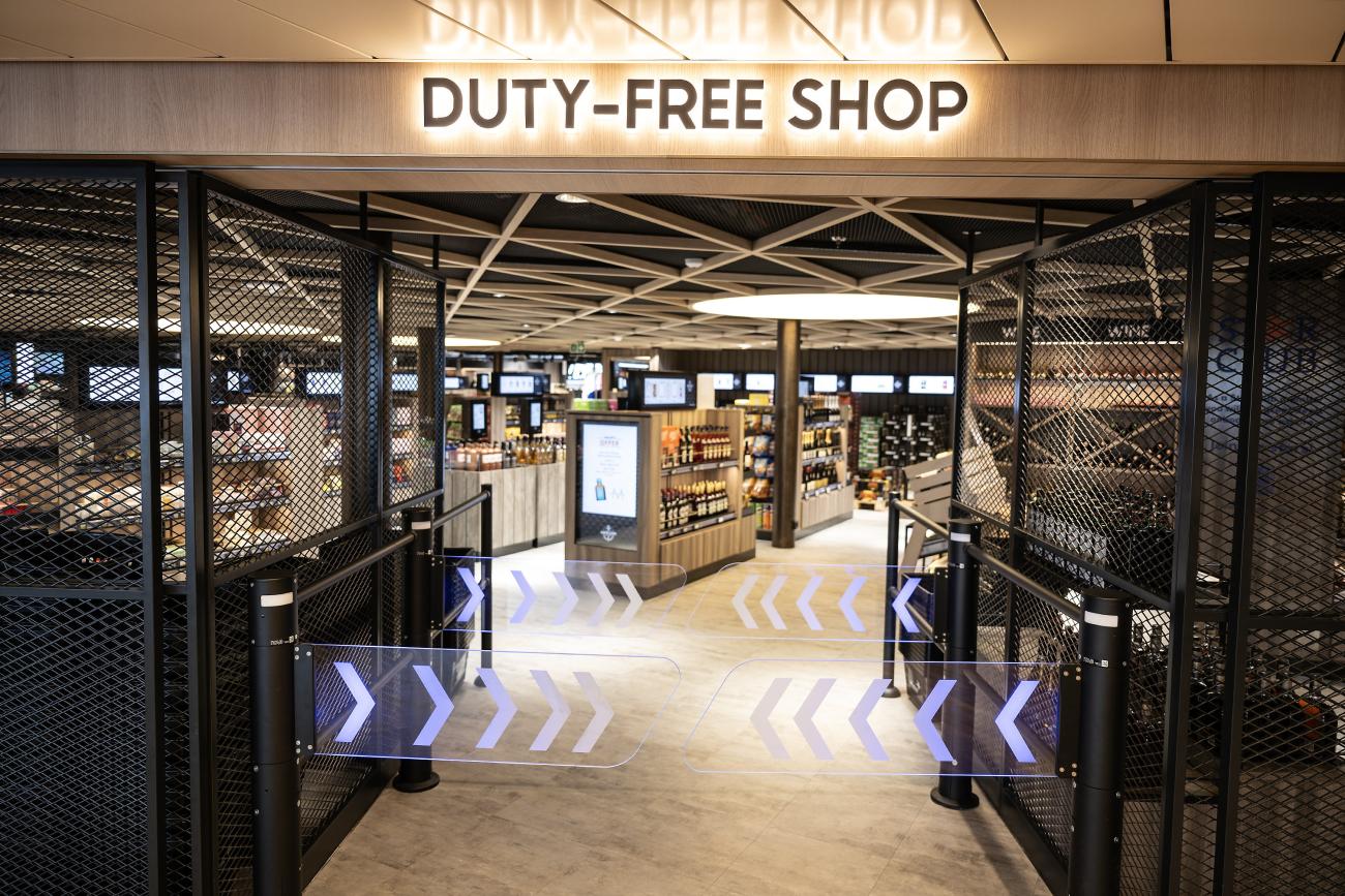Taxfree-butiken är hyfsat stor men prismässigt finns det en del att önska. 