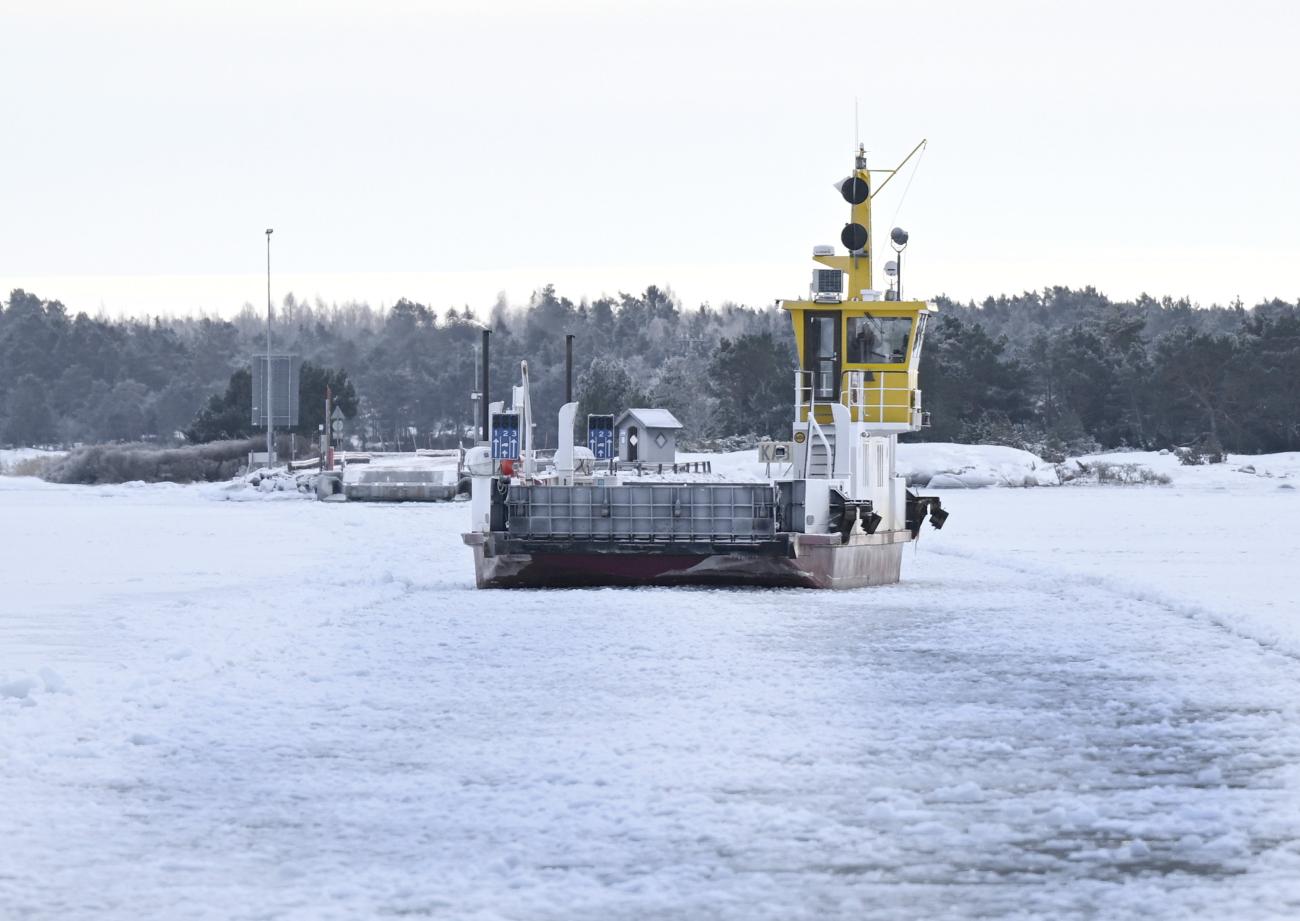 Isläget gör att landskapets vajerfärjor nu kör utan vajer.