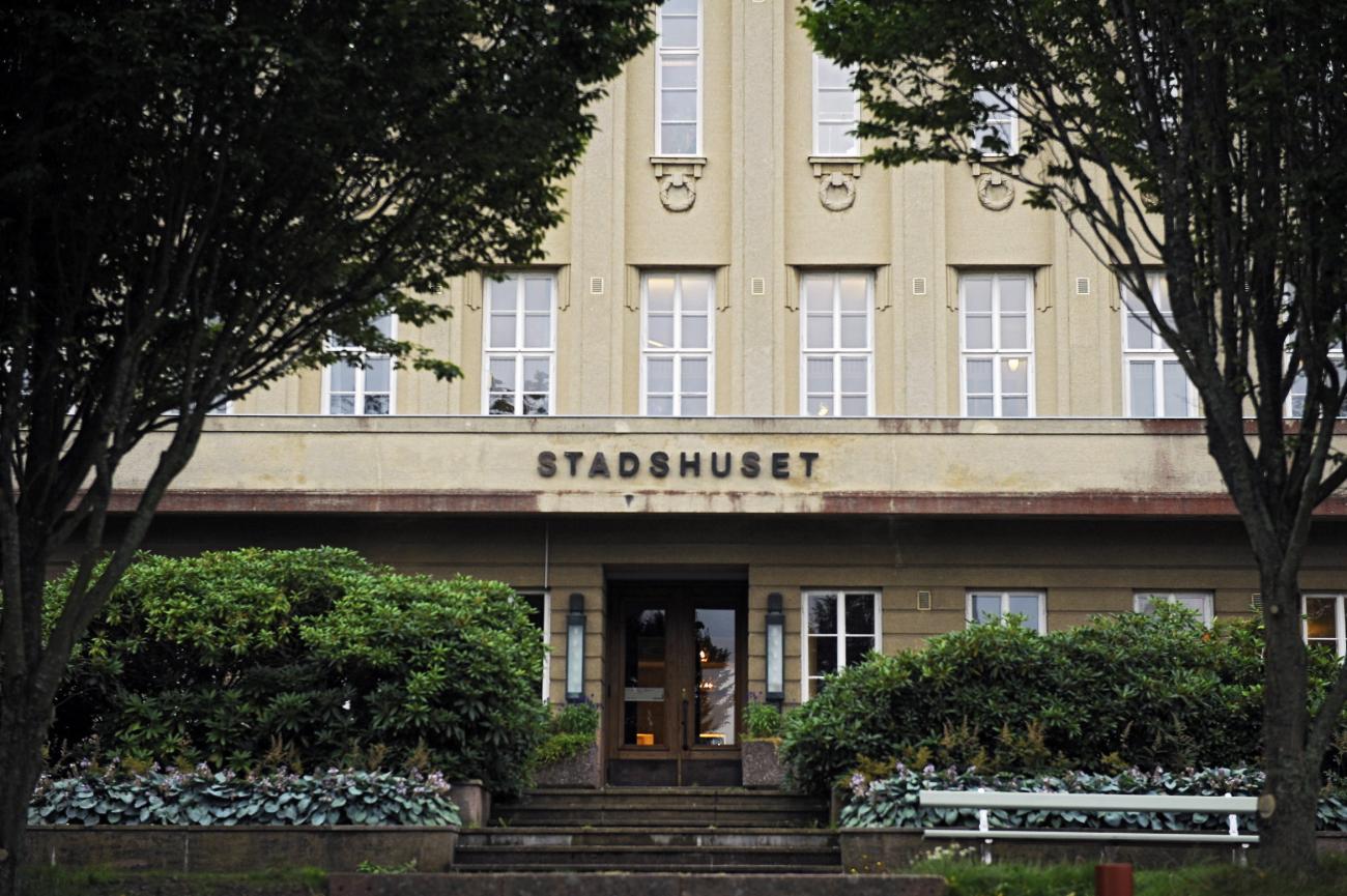 Staden budgeterar för ett underskott på 10,5 miljoner euro i stadsdirektör Arne Selanders förslag till budget för 2024.