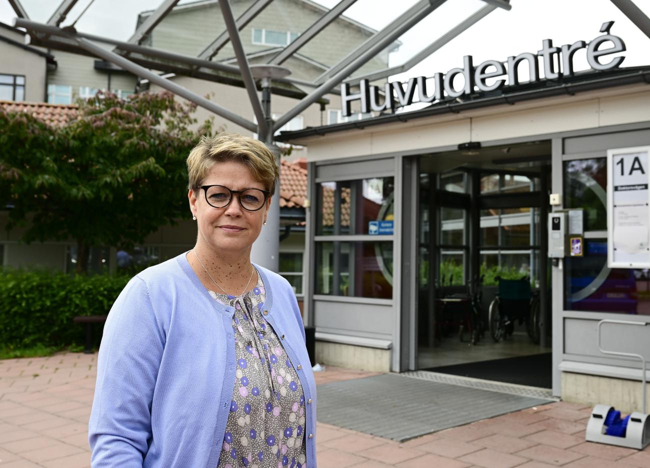 Hälso- och sjukvårdschef Jeanette Pajunen säger att det är upp till politikerna att besluta hurdan vård man vill erbjuda ålänningarna.